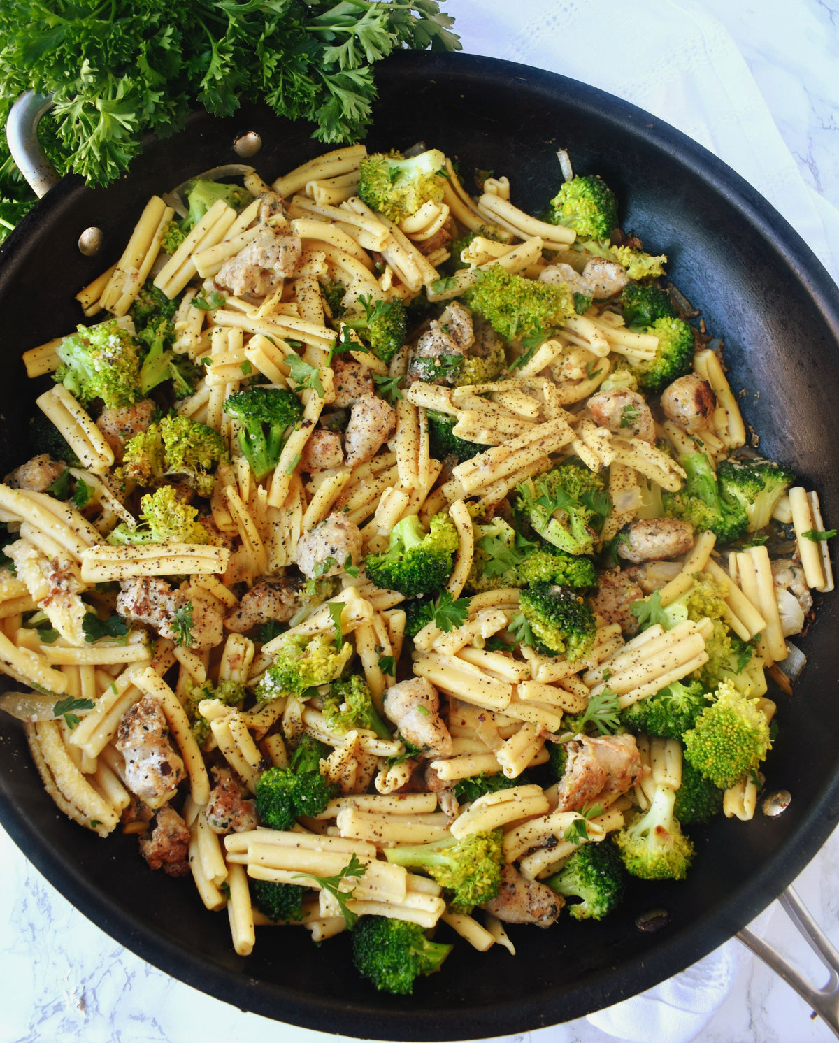 One Pan Sauce-less Pasta
